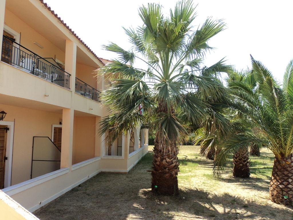 Faethon Aparthotel Karousadhes  Cameră foto