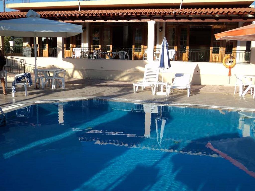 Faethon Aparthotel Karousadhes  Cameră foto