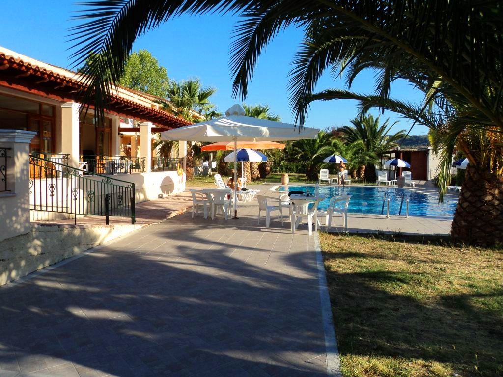 Faethon Aparthotel Karousadhes  Exterior foto
